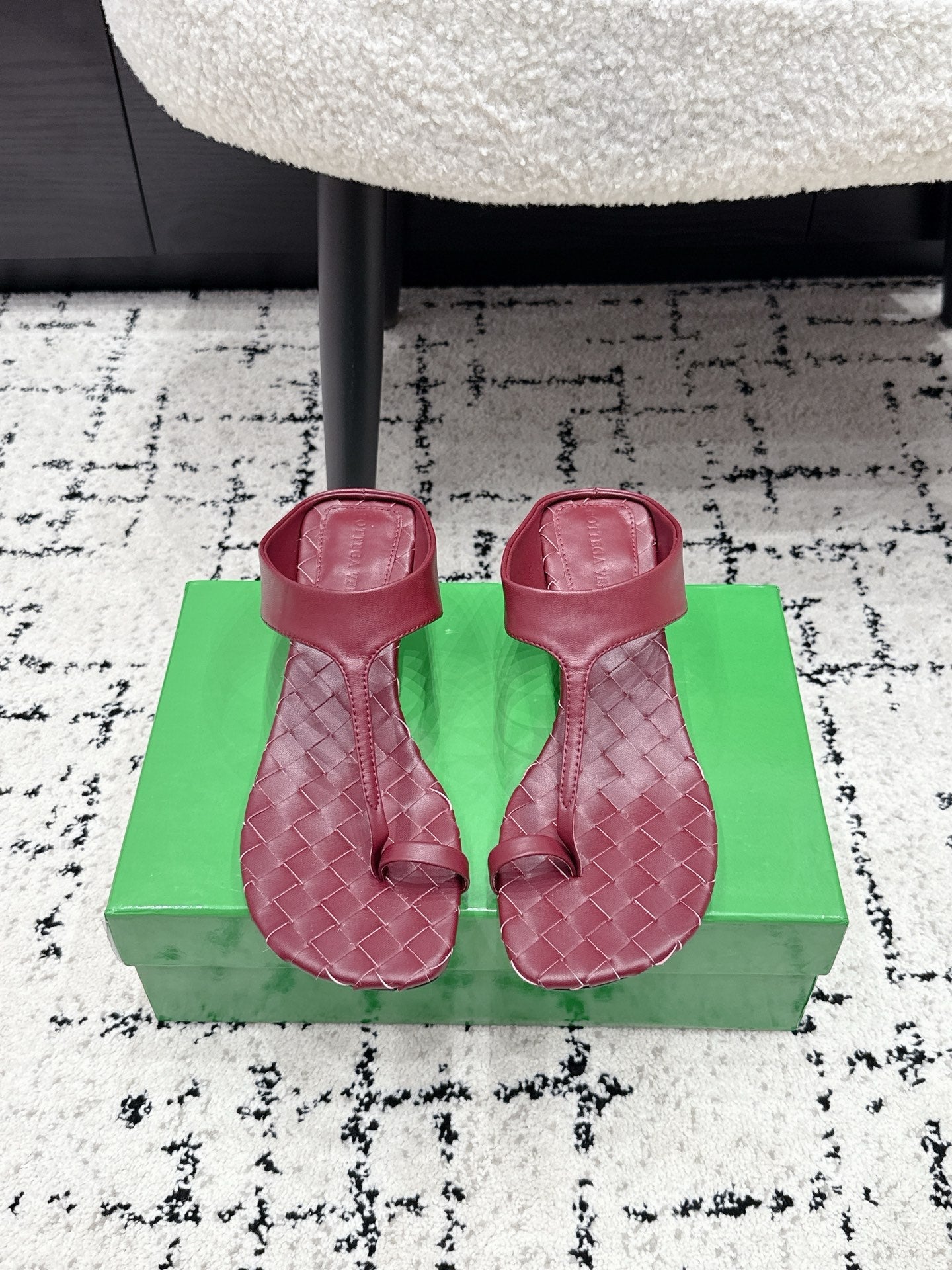 BOTTEGA VENETA 26S HIGH-HEEL THONG SANDALS 40 MM IN DARK RED CALFSKIN
