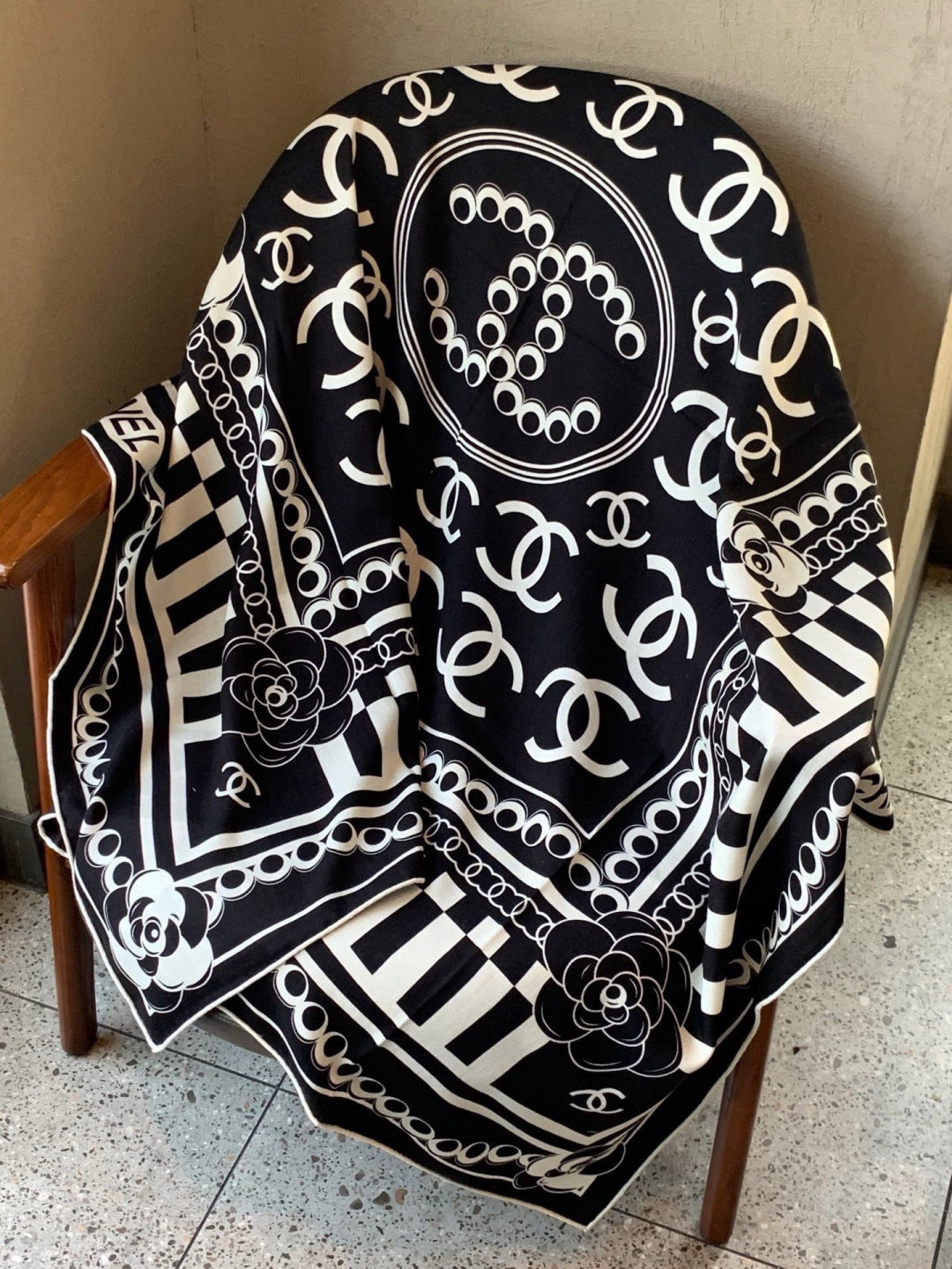 CHANEL 26S SCARF 135 IN CASHMERE AND SILK 306116