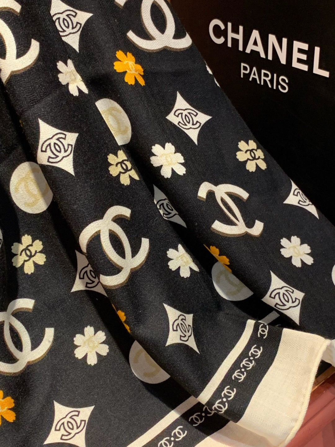 CHANEL 26S SCARF 140 IN CASHMERE AND SILK 306120