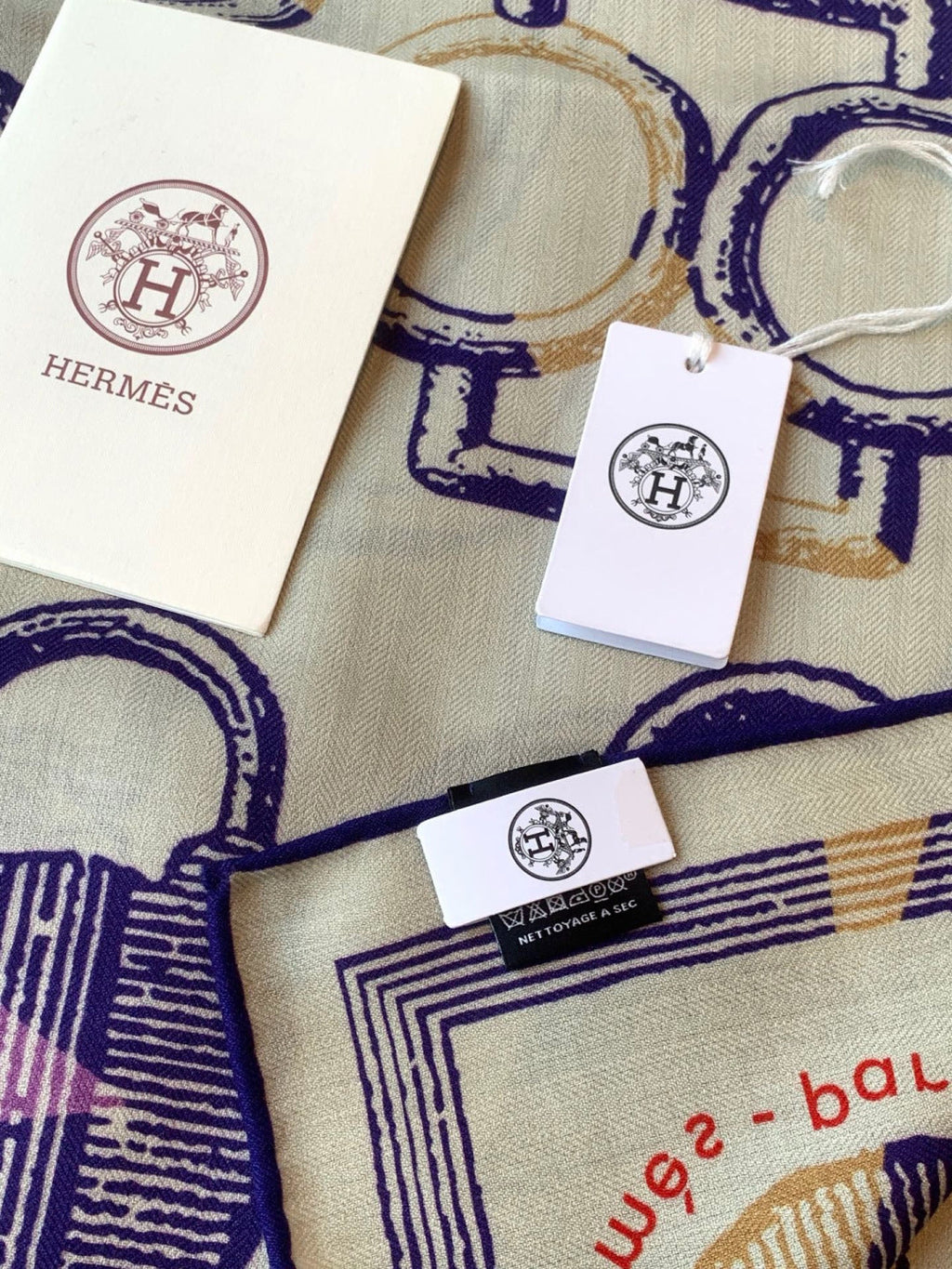 HERMES 26S PRINTED SQUARE SCARF 135 IN CASHMERE AND SILK 307238