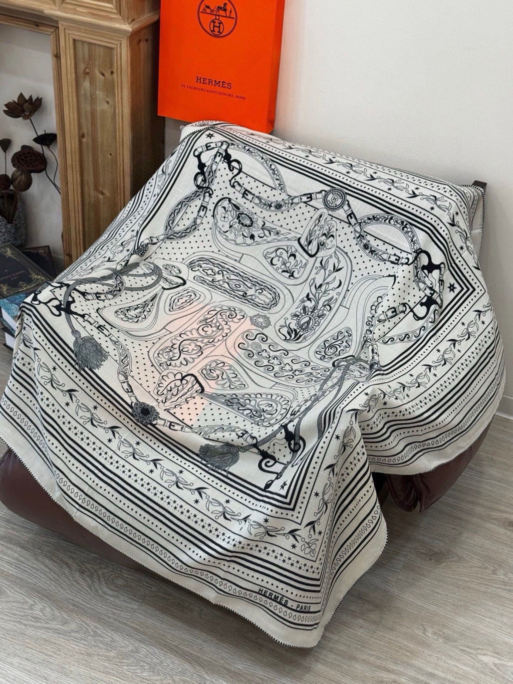 HERMES 26S PRINTED SQUARE SCARF 140 IN CASHMERE AND SILK 307278