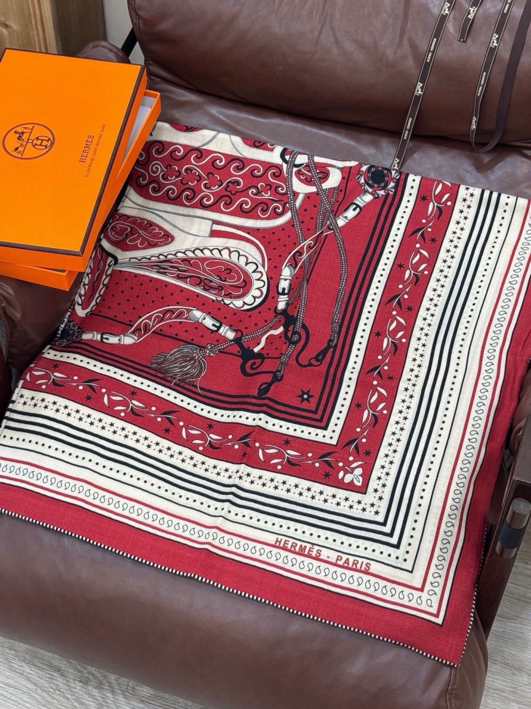 HERMES 26S PRINTED SQUARE SCARF 140 IN CASHMERE AND SILK 307279