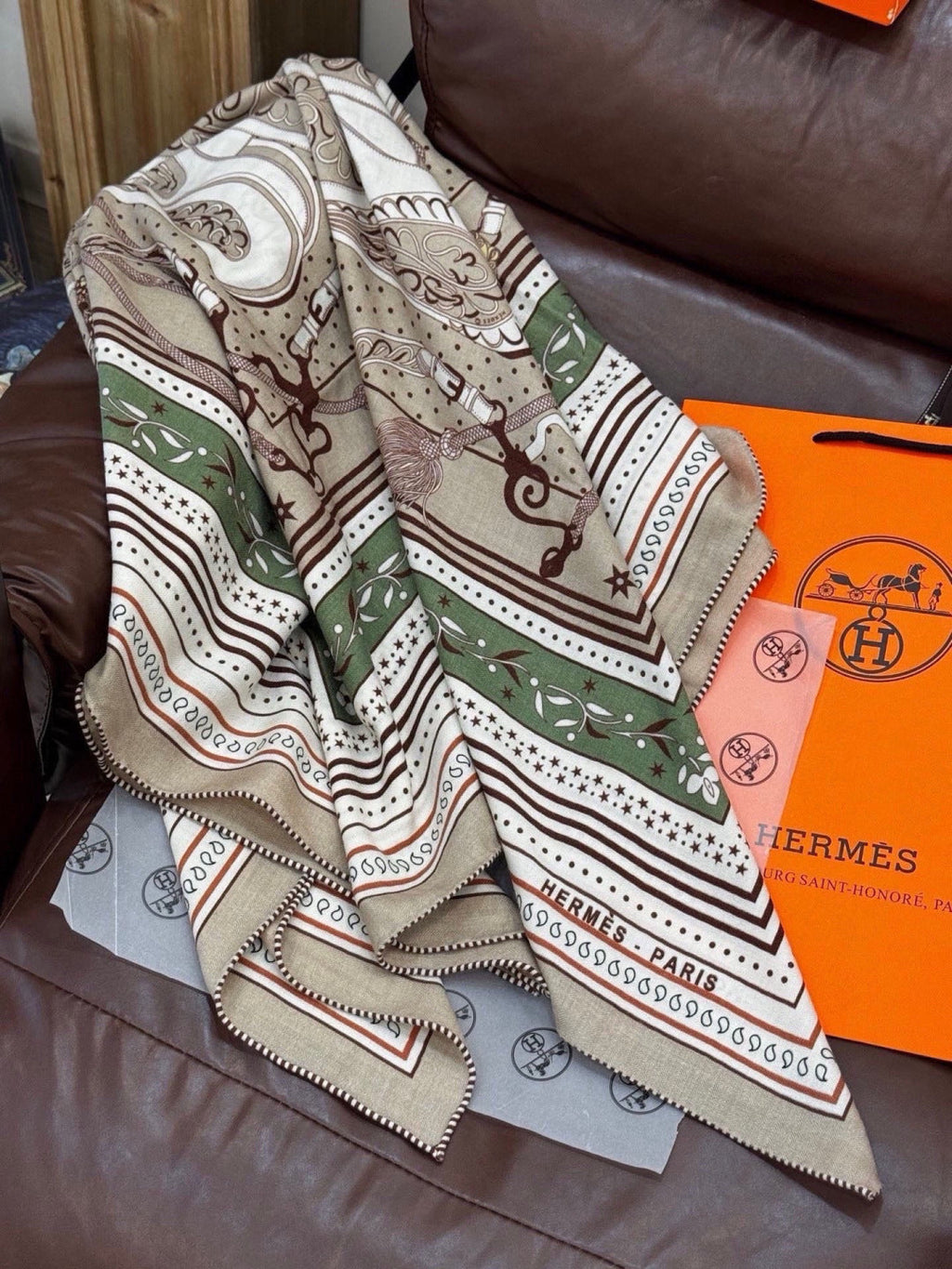HERMES 26S PRINTED SQUARE SCARF 140 IN CASHMERE AND SILK 307281