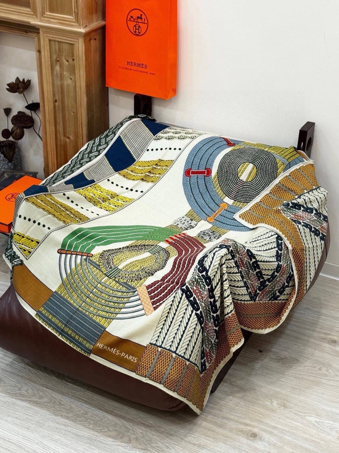 HERMES 26S PRINTED SQUARE SCARF 140 IN CASHMERE AND SILK 309319