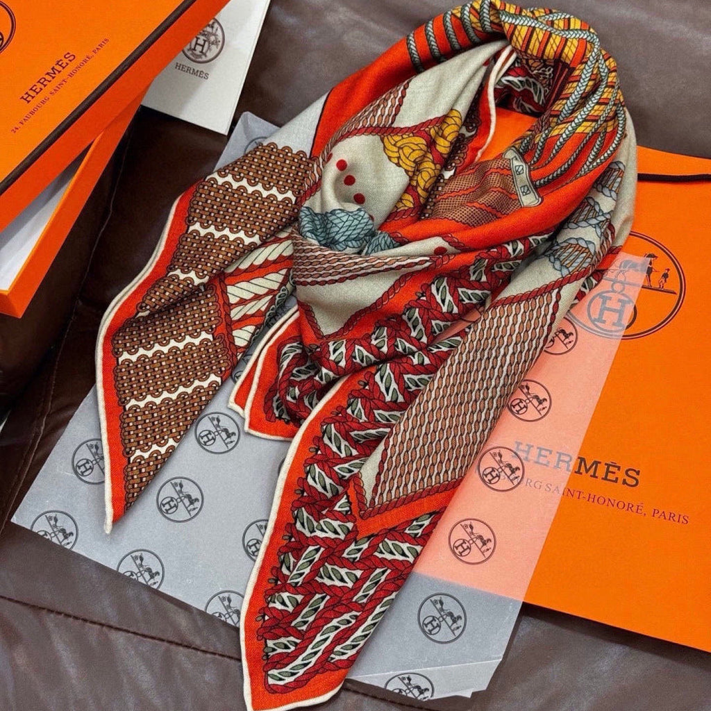 HERMES 26S PRINTED SQUARE SCARF 140 IN CASHMERE AND SILK 309321
