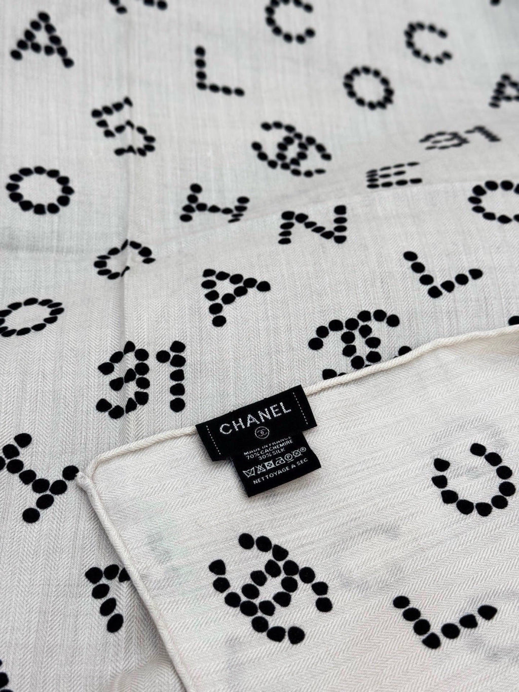 CHANEL 26S SCARF 135 IN CASHMERE AND SILK 309322
