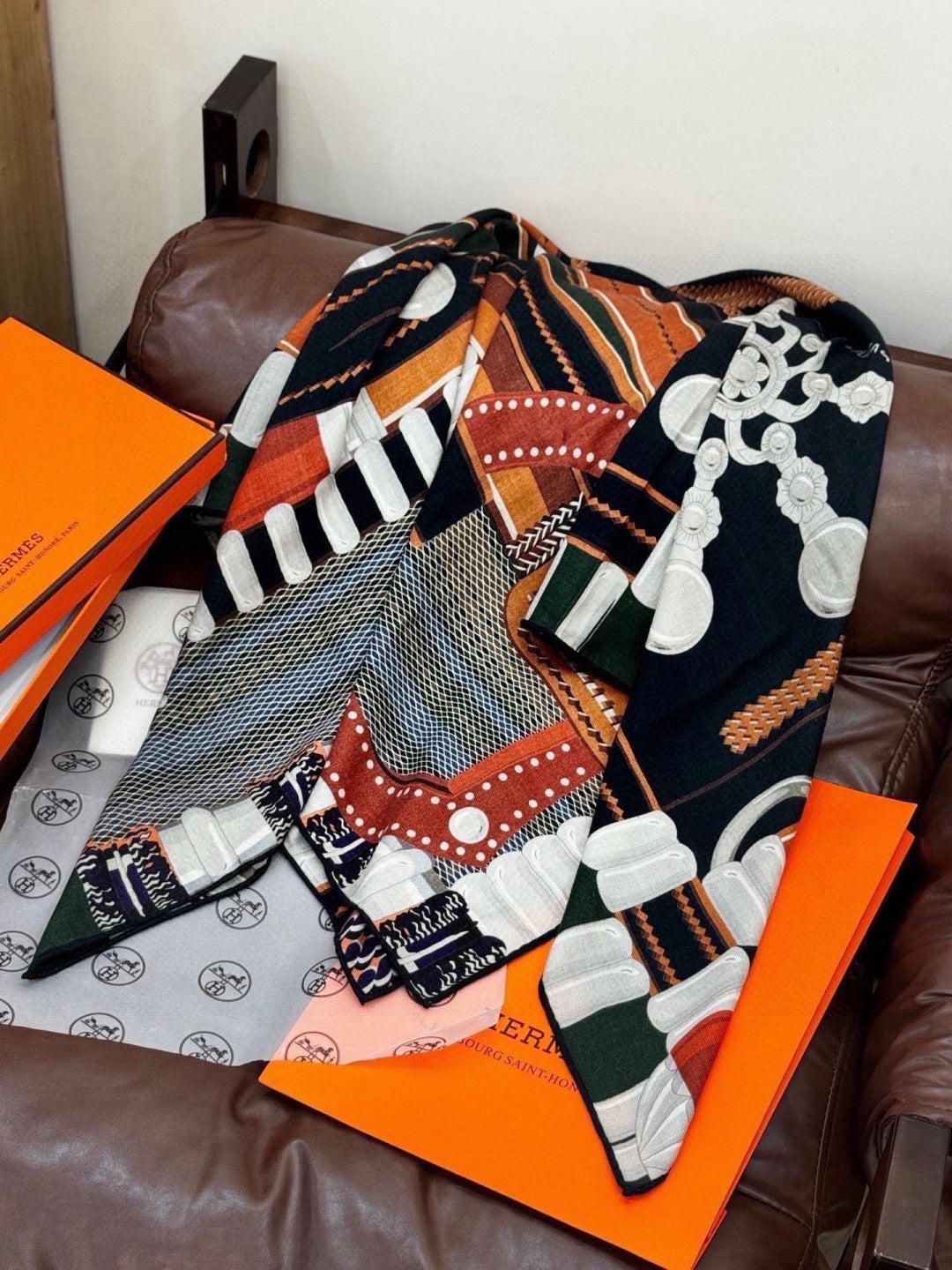 HERMES 26S PRINTED SQUARE SCARF 140 IN SILK 309333