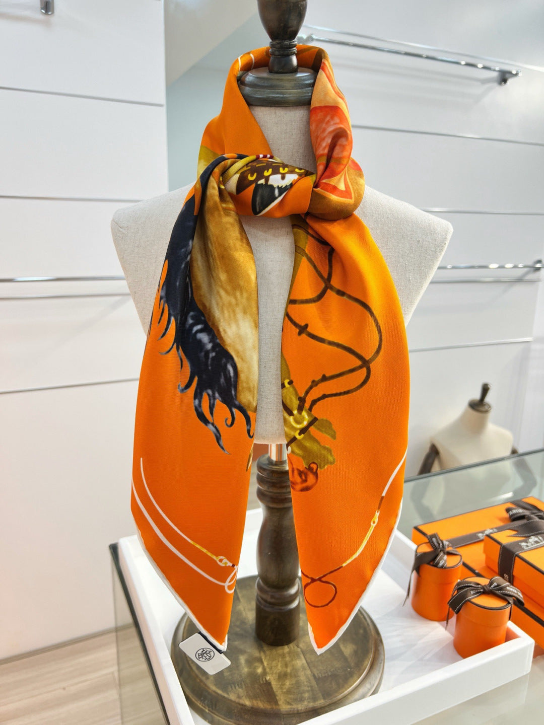 HERMES 26S PRINTED SQUARE SCARF 88 IN SILK 309923