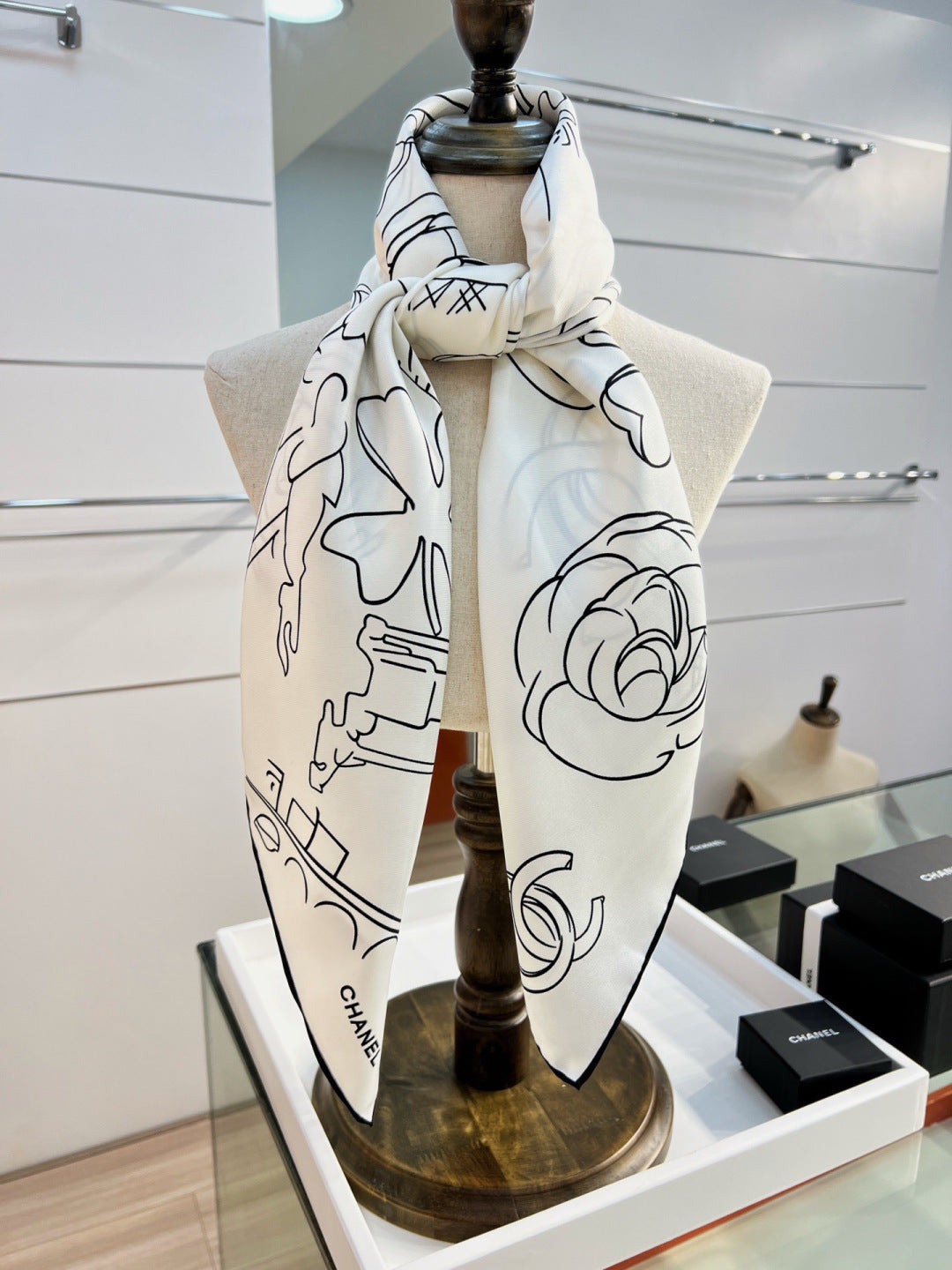 CHANEL 26S SCARF 90 IN SILK 309928