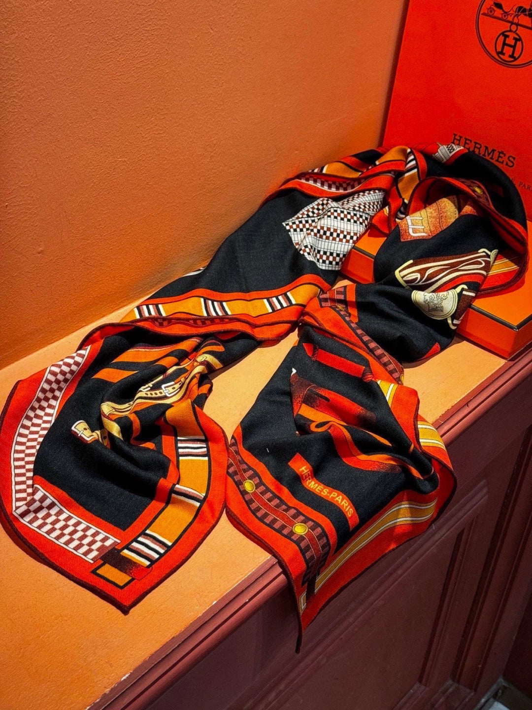 HERMES 26S PRINTED SQUARE SCARF 140 IN SILK 311956
