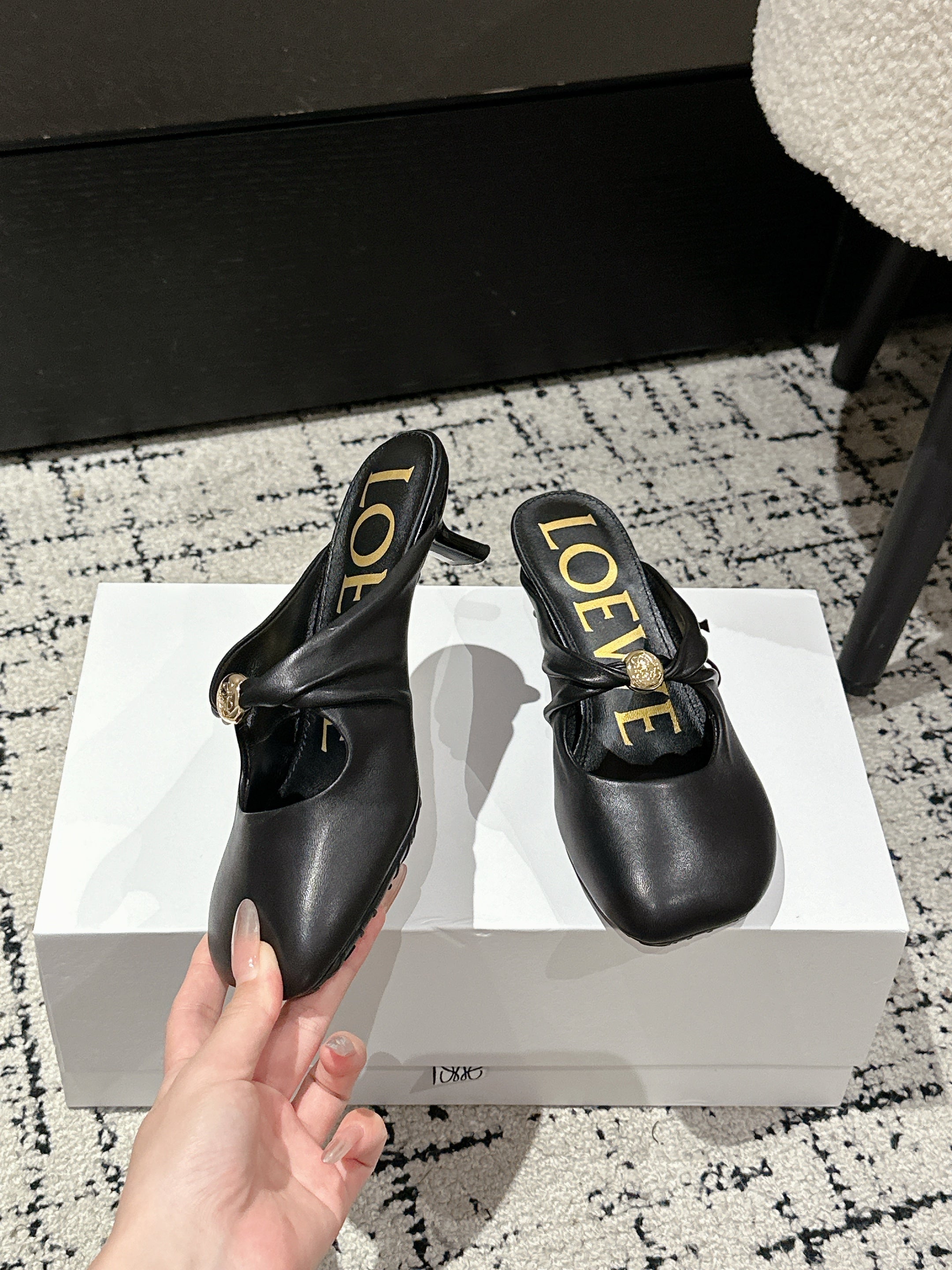CHLOÉ 26S HIGH-HEELED MULES IN BLACK CALFSKIN