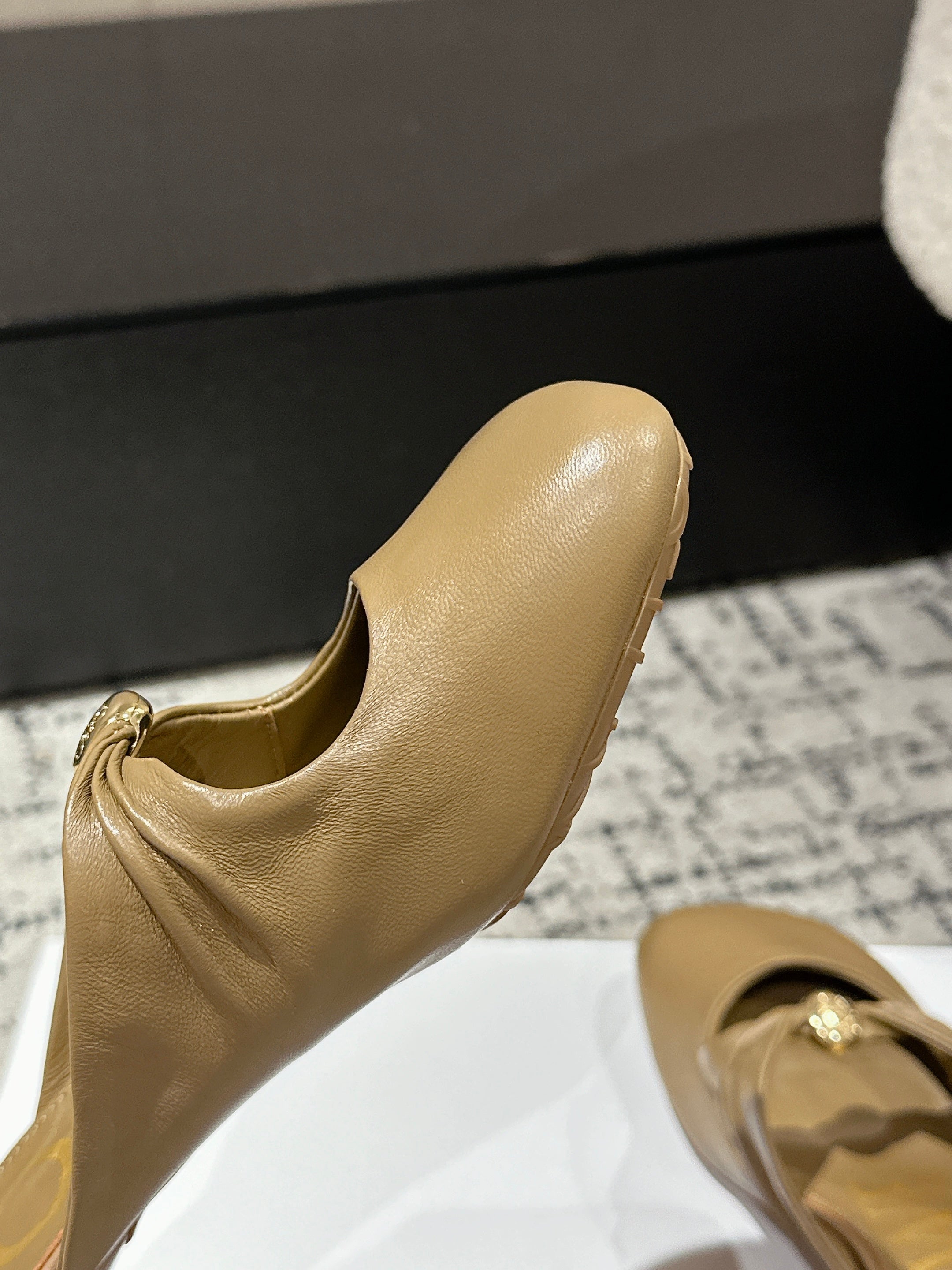 CHLOÉ 26S HIGH-HEELED MULES IN CAMEL BROWN CALFSKIN