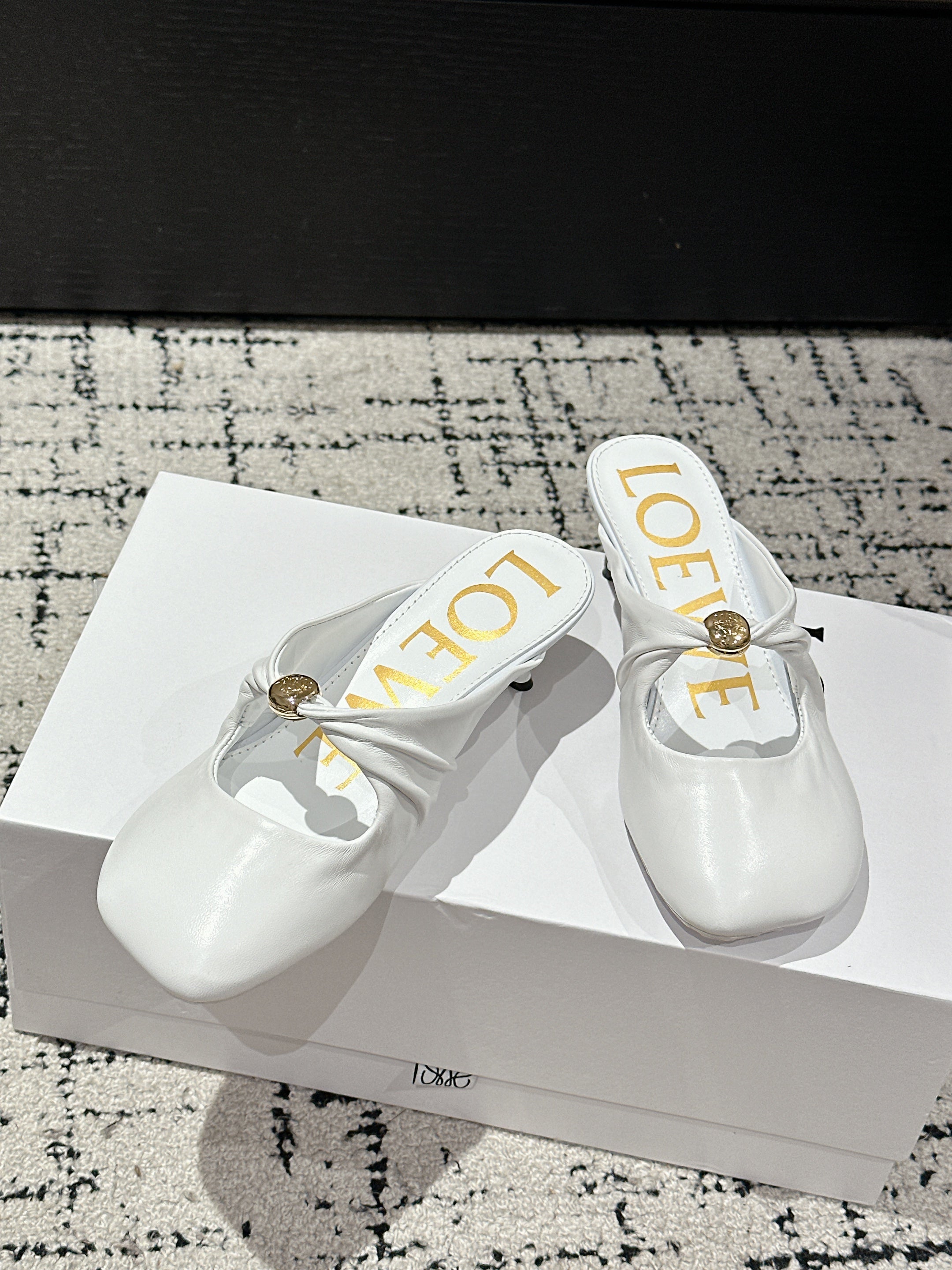 CHLOÉ 26S HIGH-HEELED MULES IN WHITE CALFSKIN