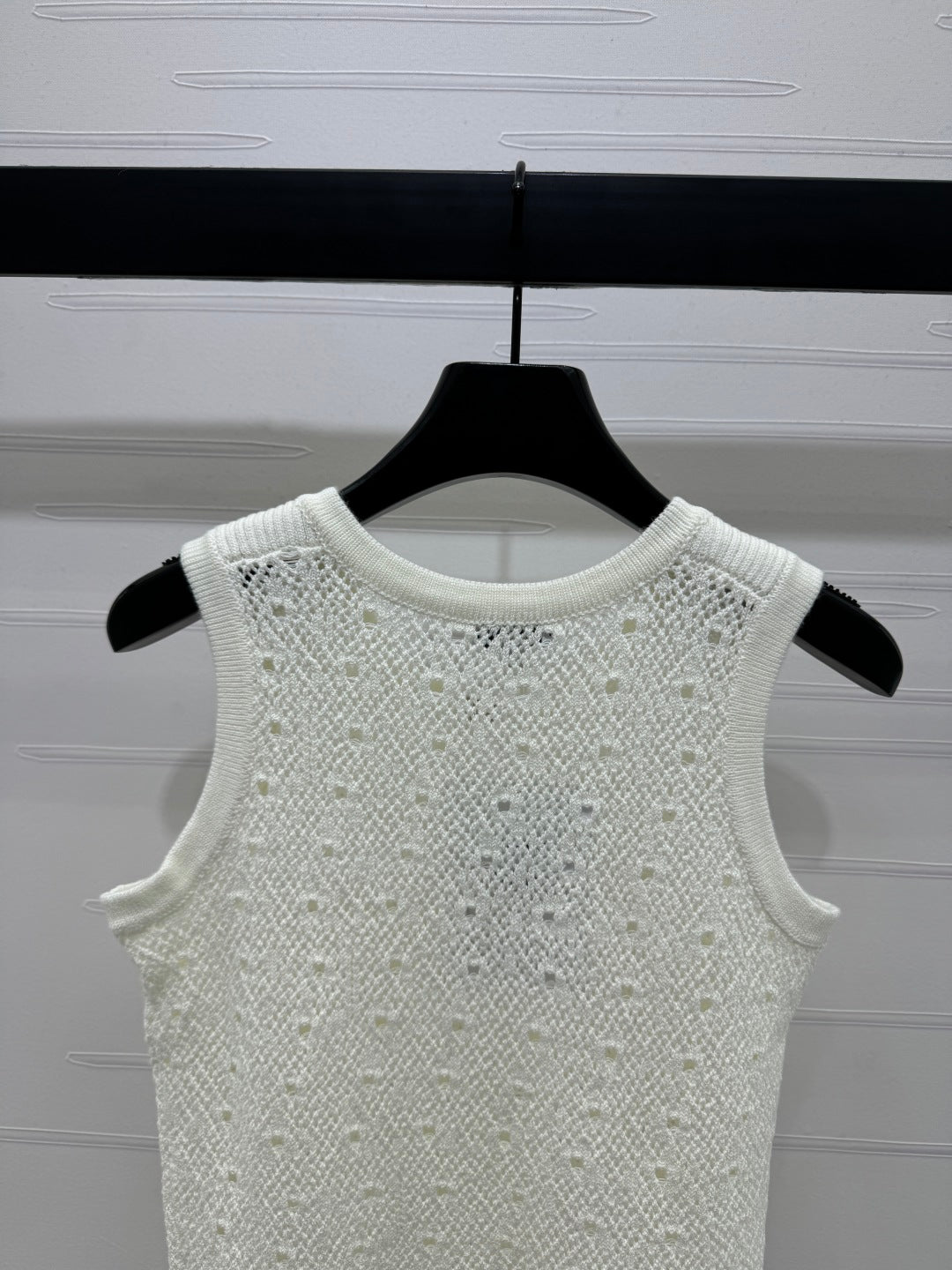 CHANEL SLEEVELESS OPEN-KNIT VEST 274858