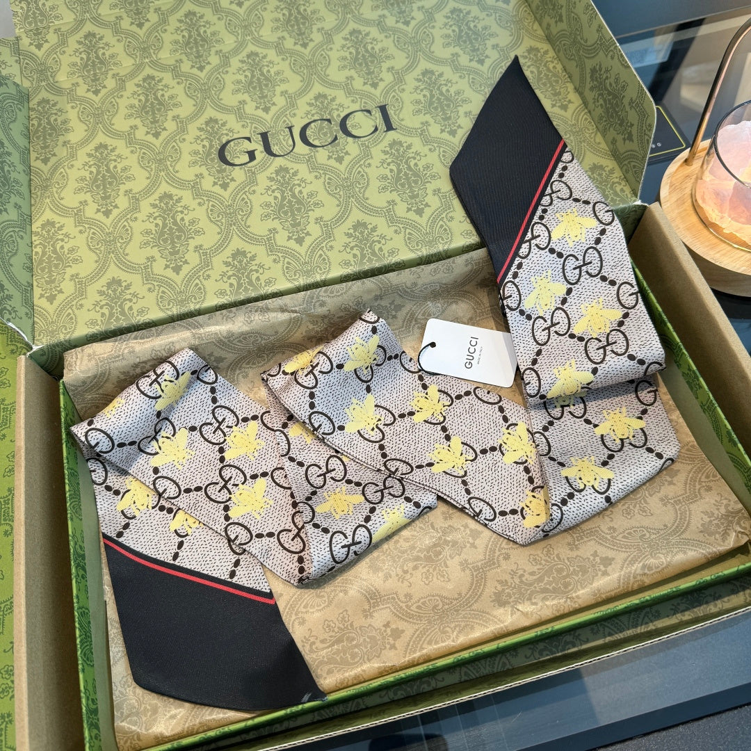 GUCCI 26S SCARF 90 IN SILK 225231