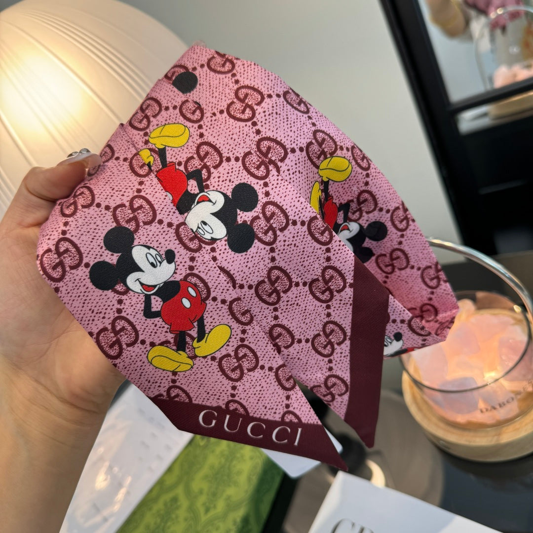 GUCCI 26S SCARF 90 IN SILK 225238
