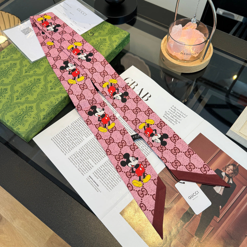 GUCCI 26S SCARF 90 IN SILK 225238