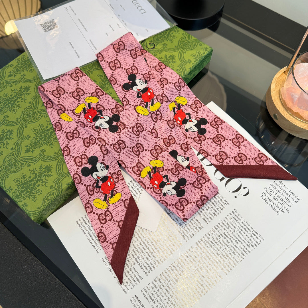 GUCCI 26S SCARF 90 IN SILK 225238
