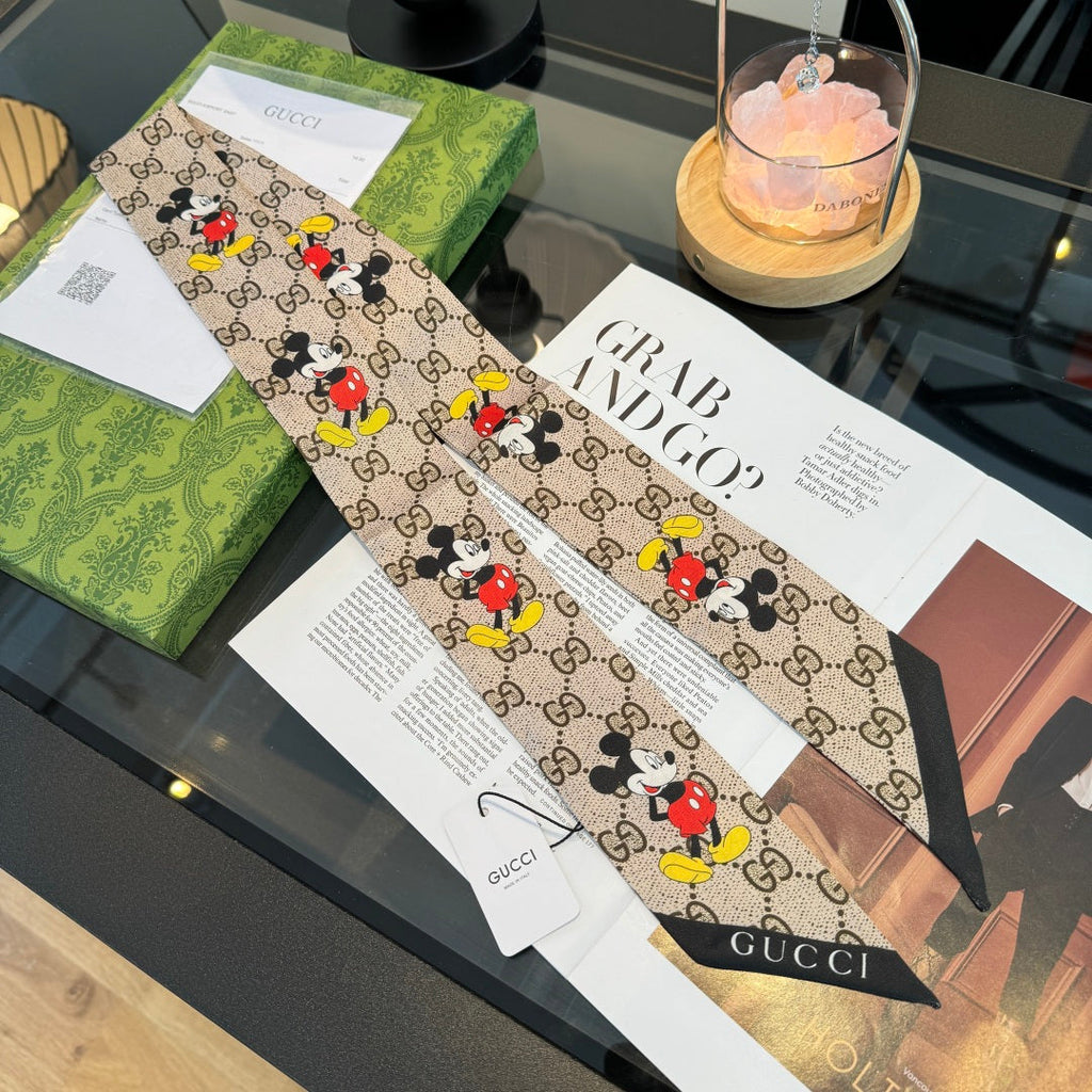 GUCCI 26S SCARF 90 IN SILK 225240