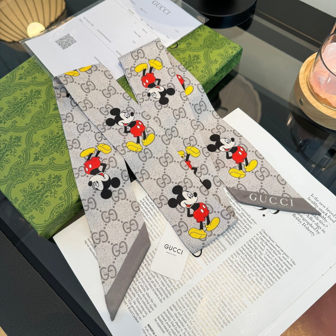 GUCCI 26S SCARF 90 IN SILK 225239