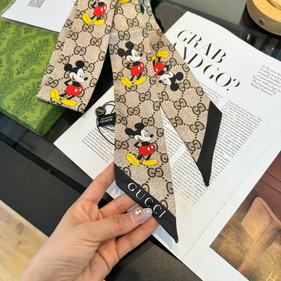 GUCCI 26S SCARF 90 IN SILK 225240