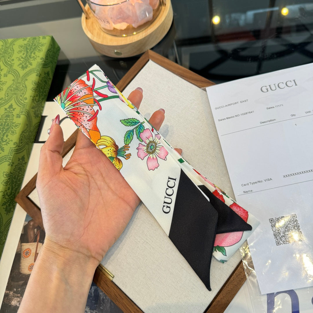 GUCCI 26S SCARF 120 IN SILK 280931