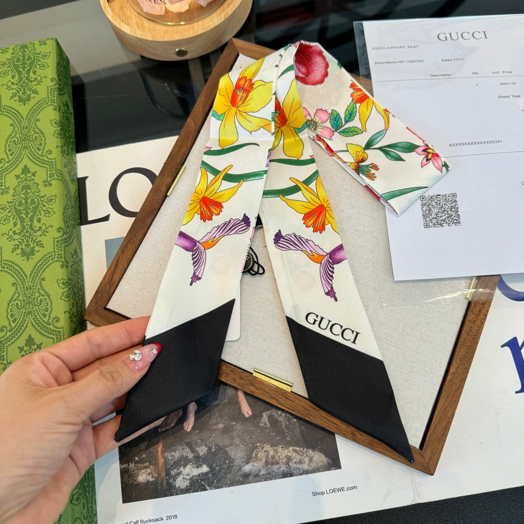 GUCCI 26S SCARF 120 IN SILK 280931