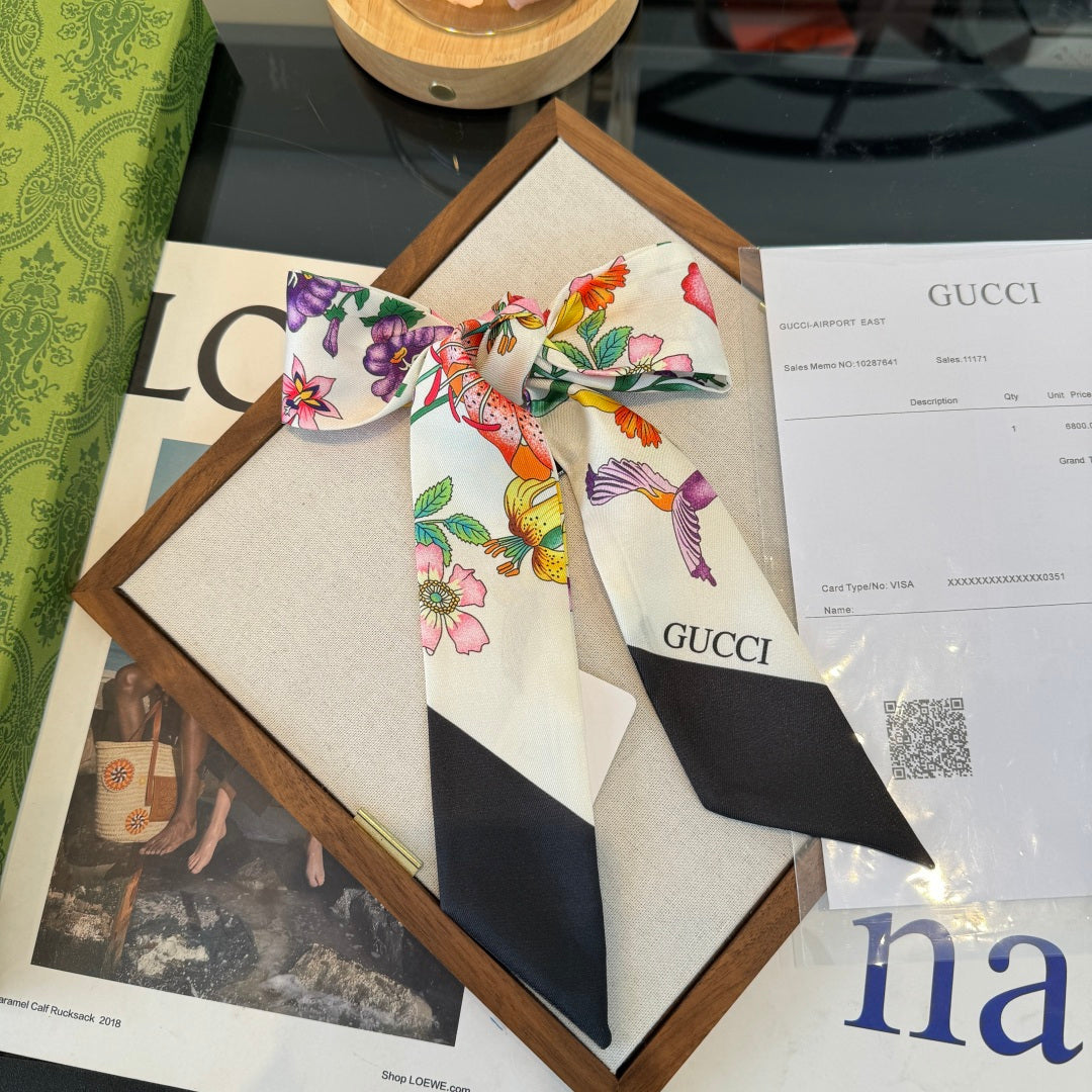 GUCCI 26S SCARF 120 IN SILK 280931