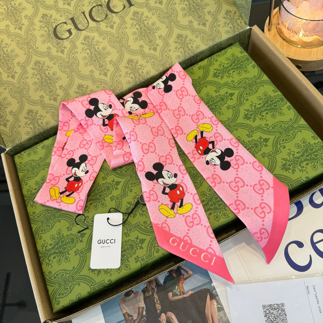 GUCCI 26S SCARF 120 IN SILK 295435