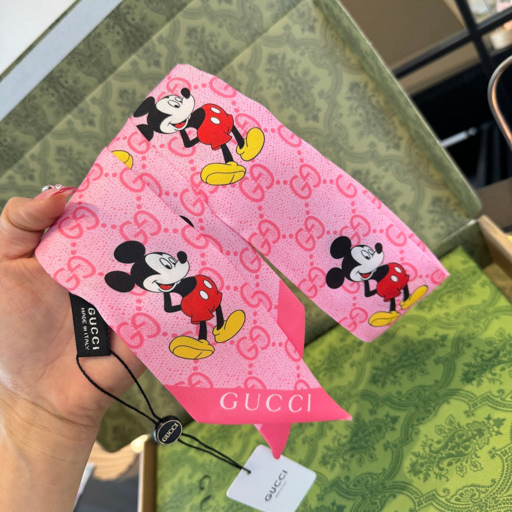GUCCI 26S SCARF 120 IN SILK 295435