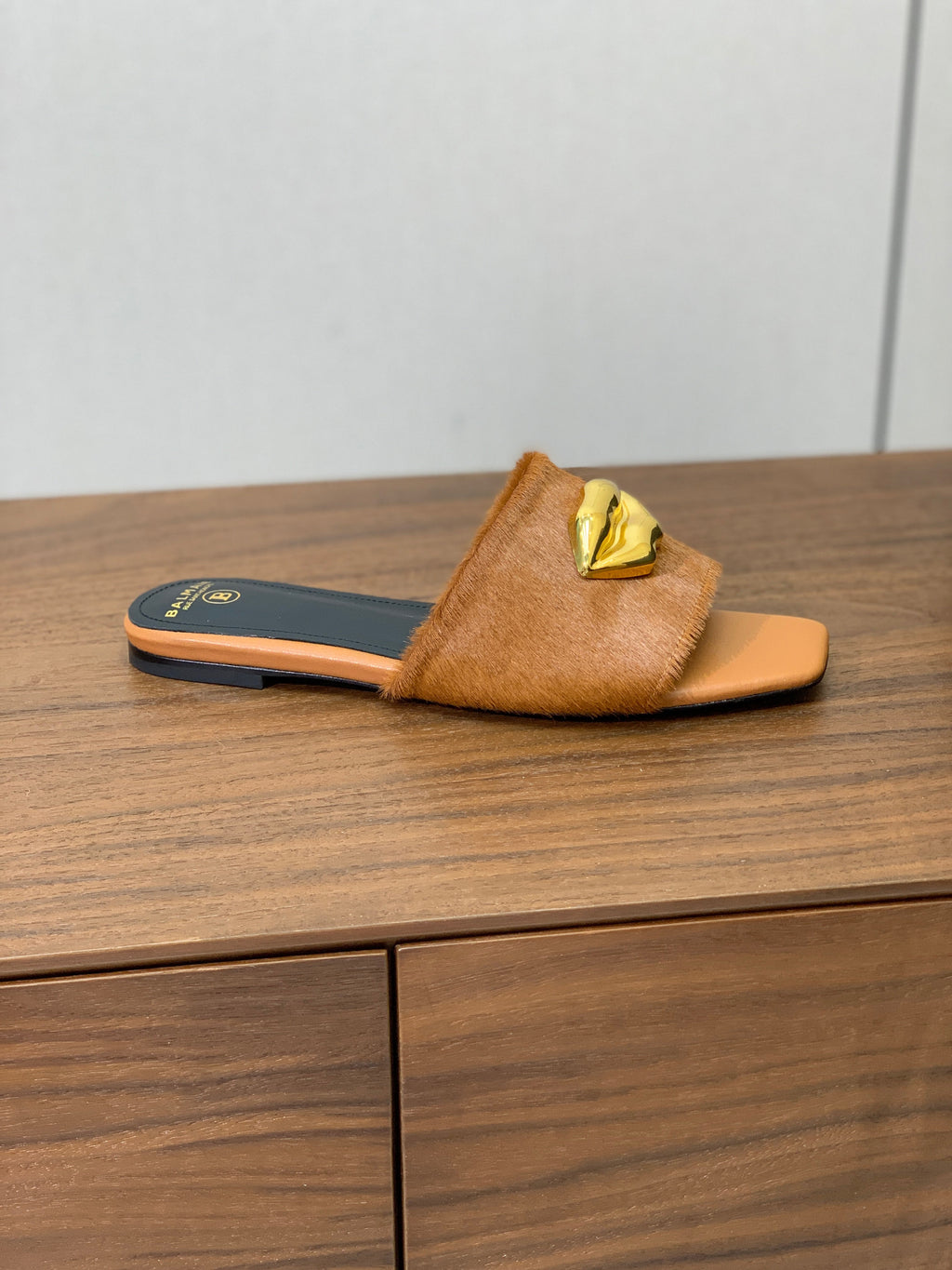 BALMAIN 26S LIP-EMBELLISHED SLIDES IN LIGHT BROWN PONY HAIR WITH GOLD HARDWARE