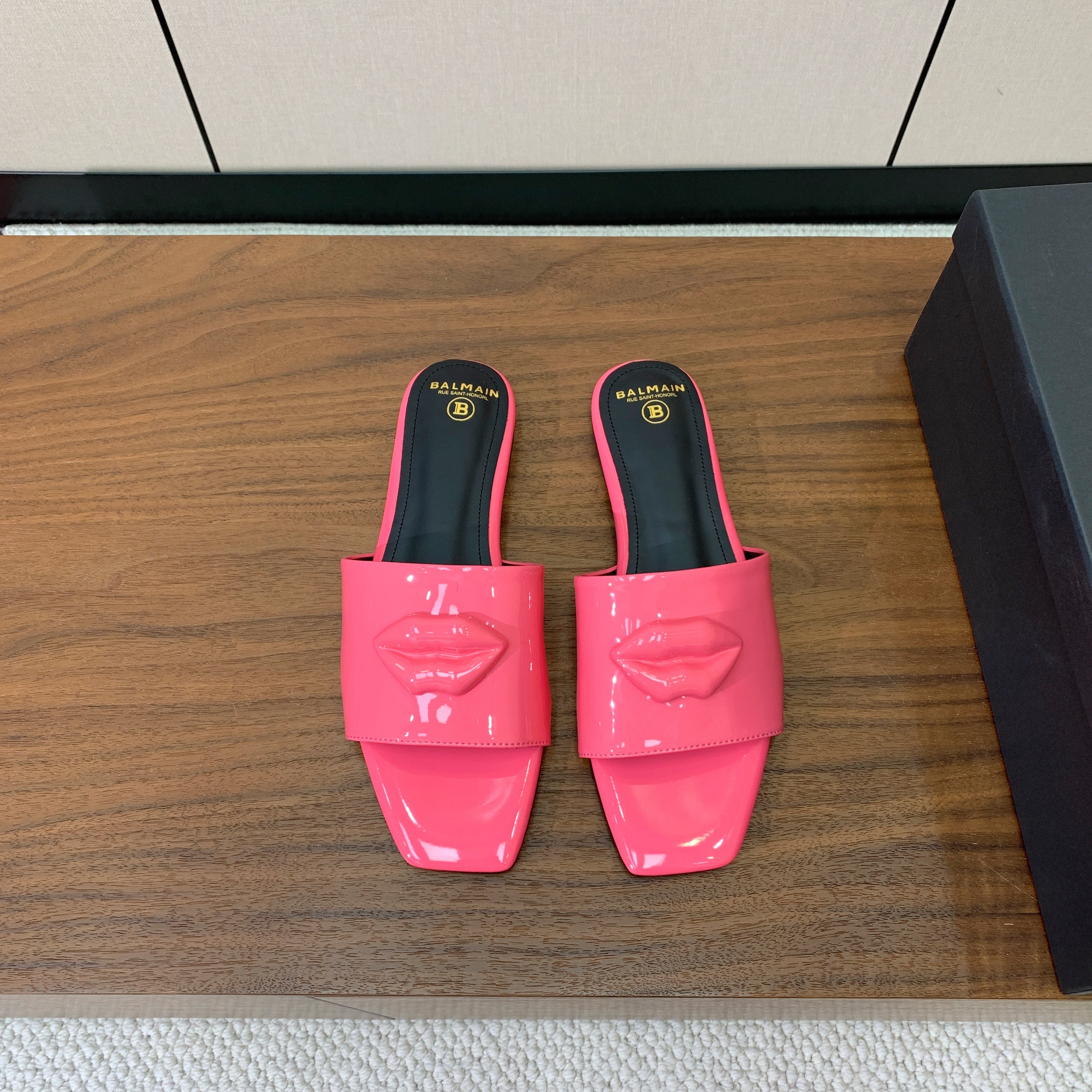 BALMAIN 26S LIP-EMBELLISHED SLIDES IN PINK PATENT CALFSKIN