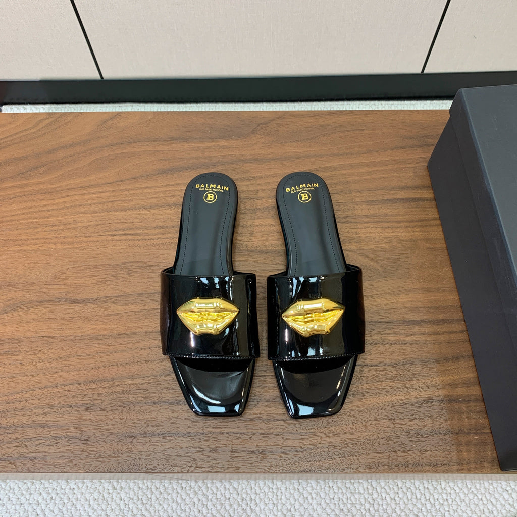 BALMAIN 26S LIP-EMBELLISHED SLIDES IN BLACK PATENT CALFSKIN WITH GOLD HARDWARE