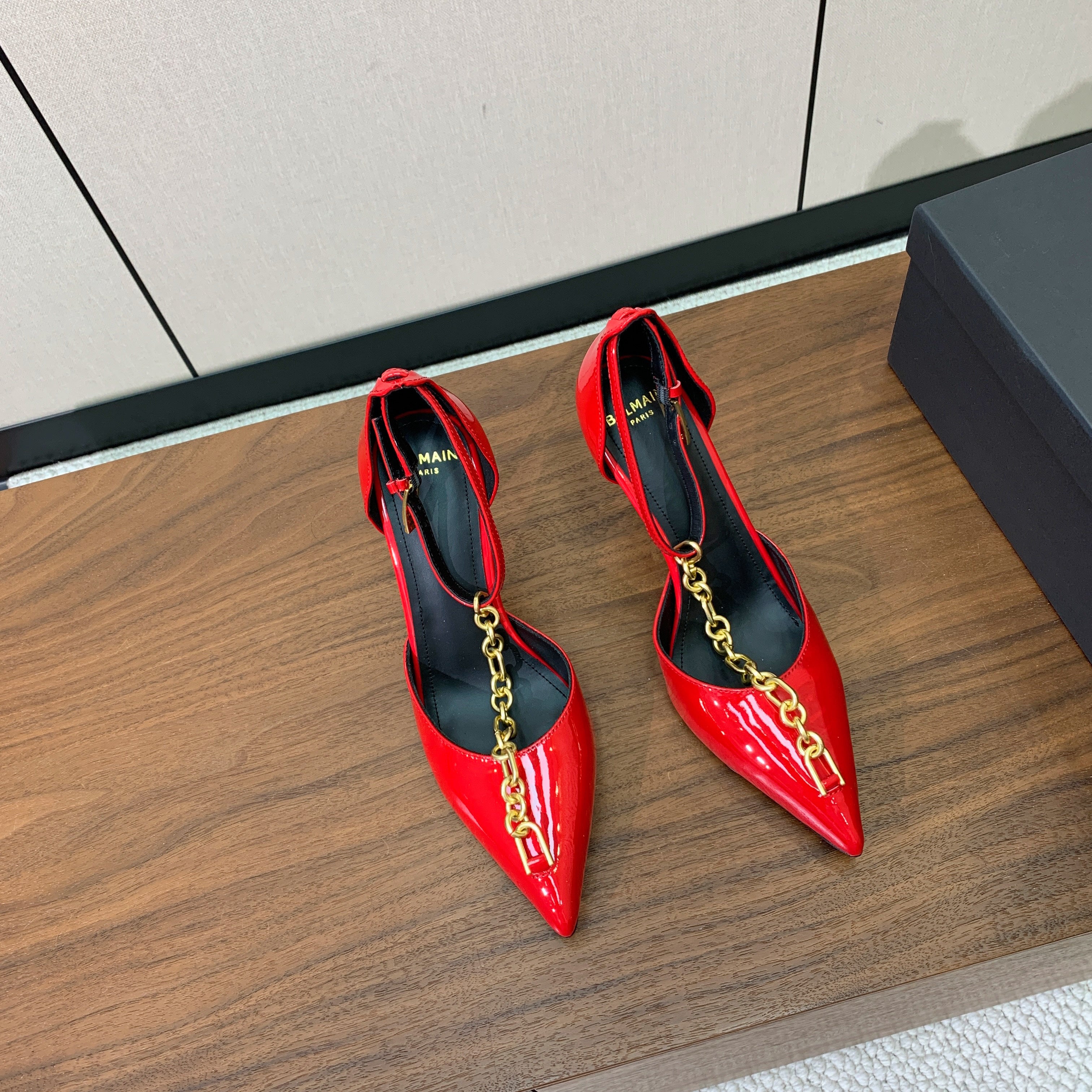 BALMAIN 26S CHAIN HIGH HEELS 95 MM IN RED PATENT CALFSKIN