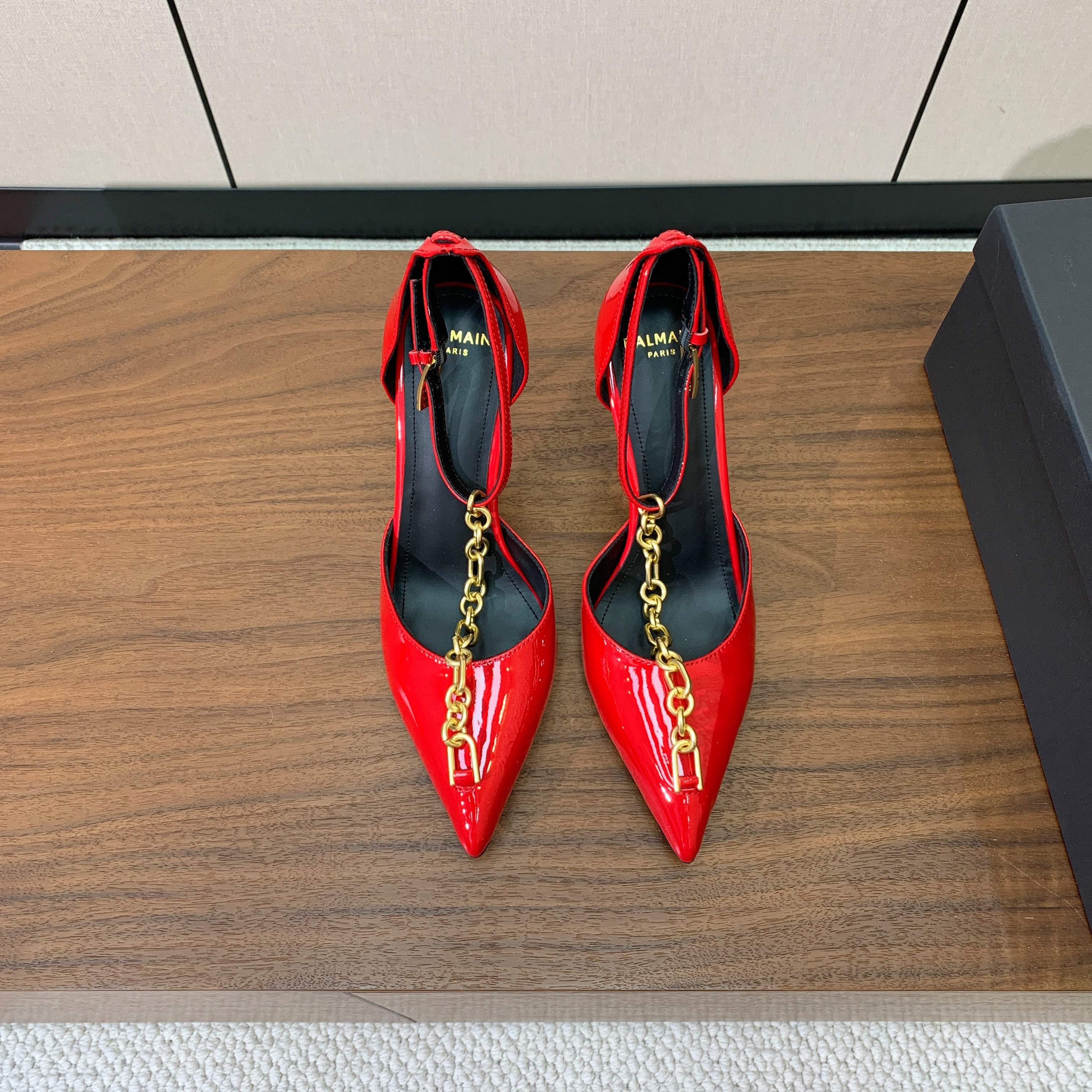 BALMAIN 26S CHAIN HIGH HEELS 95 MM IN RED PATENT CALFSKIN