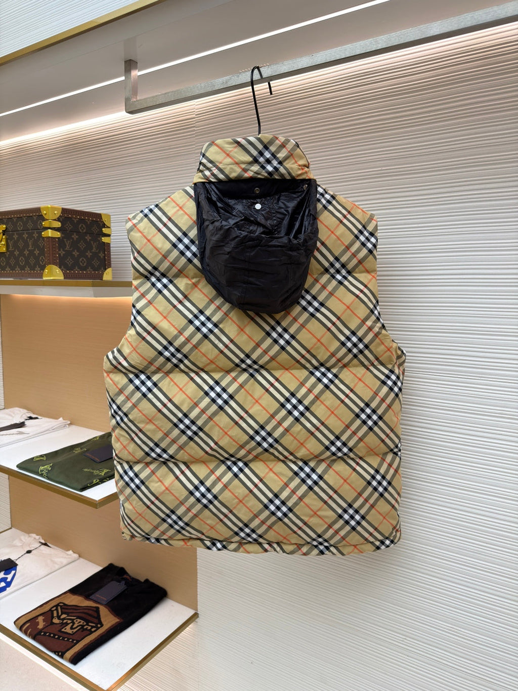 BURBERRY 26S PUFFER VEST 429