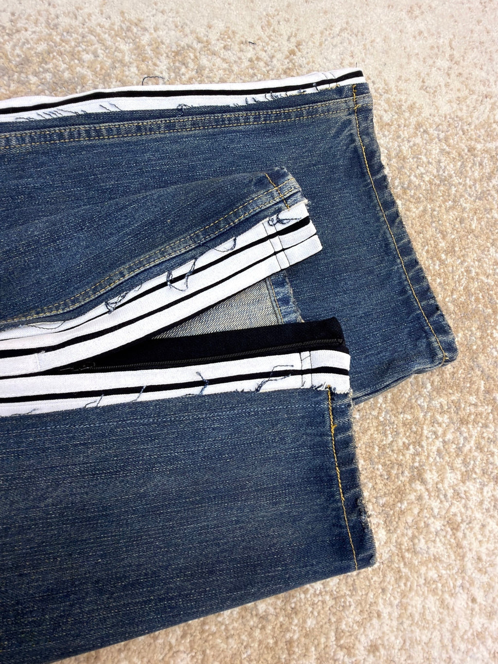 BALENCIAGA 26S DISTRESSED JEANS 015