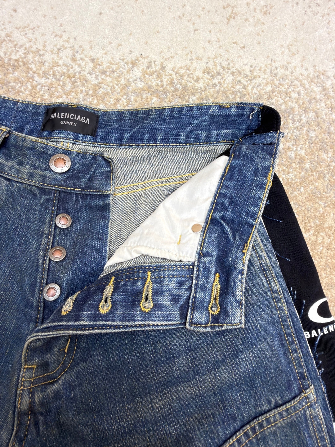 BALENCIAGA 26S DISTRESSED JEANS 015