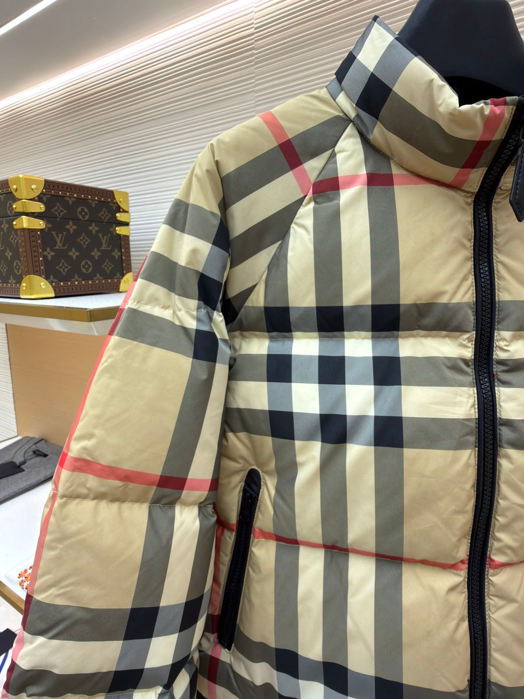 BURBERRY 25S DOWN JACKET 568517