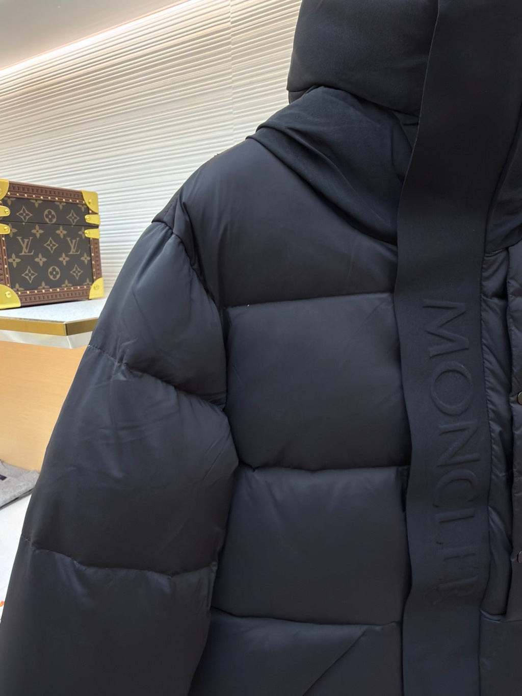 MONCLER 25S DOWN JACKET 217