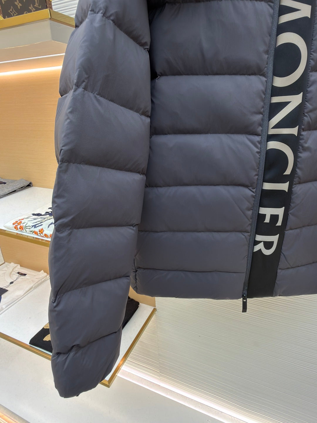 MONCLER 25S DOWN JACKET WITH DETACHABLE HOOD 250