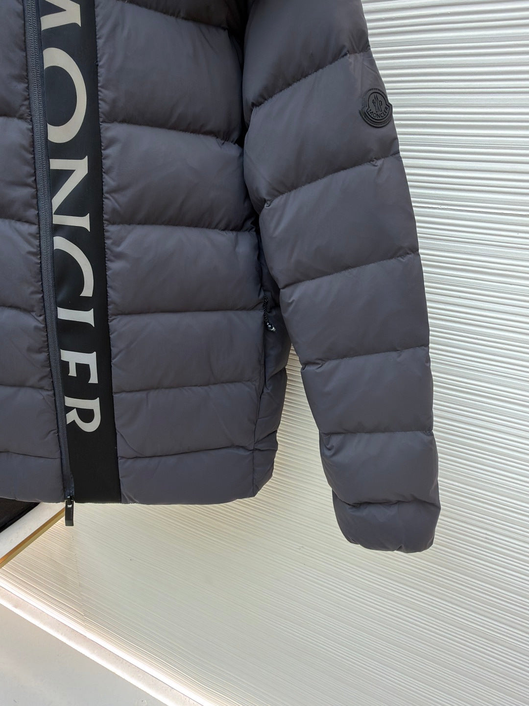 MONCLER 25S DOWN JACKET WITH DETACHABLE HOOD 250
