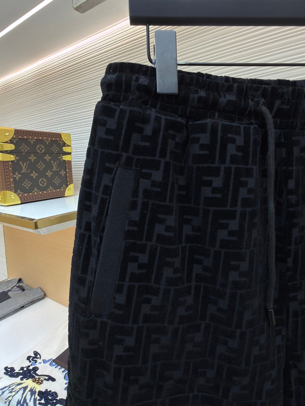 FENDI 26S SHORTS 221
