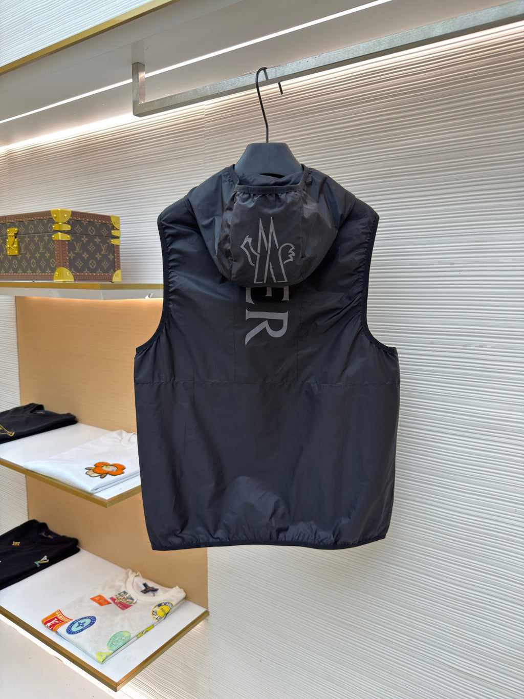 MONCLER 26S HOODED WINDBREAKER VEST 703