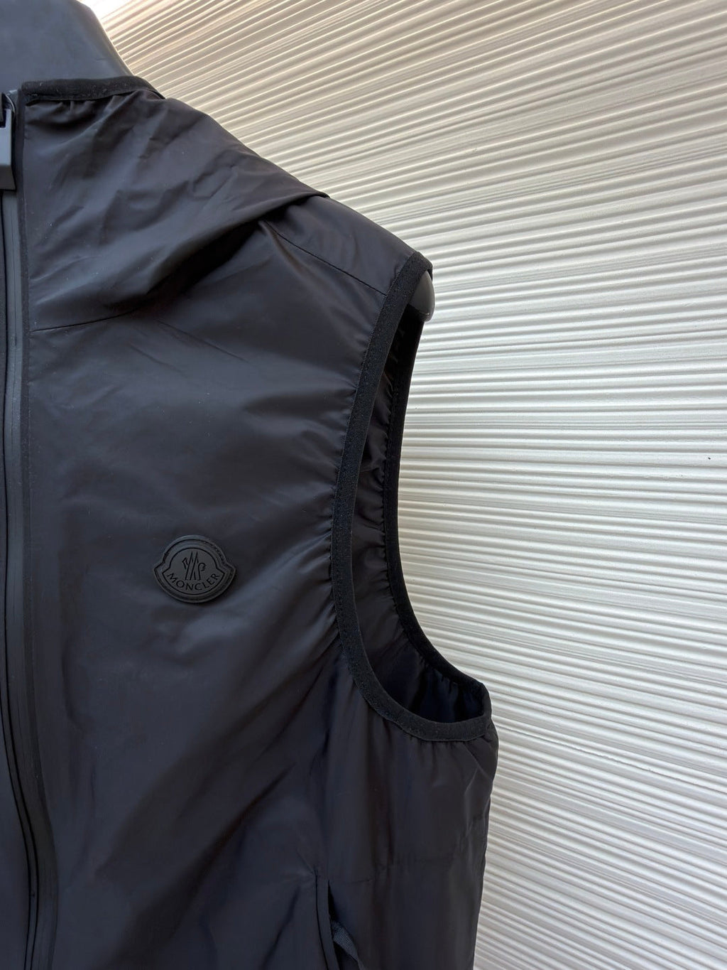 MONCLER 26S HOODED WINDBREAKER VEST 703