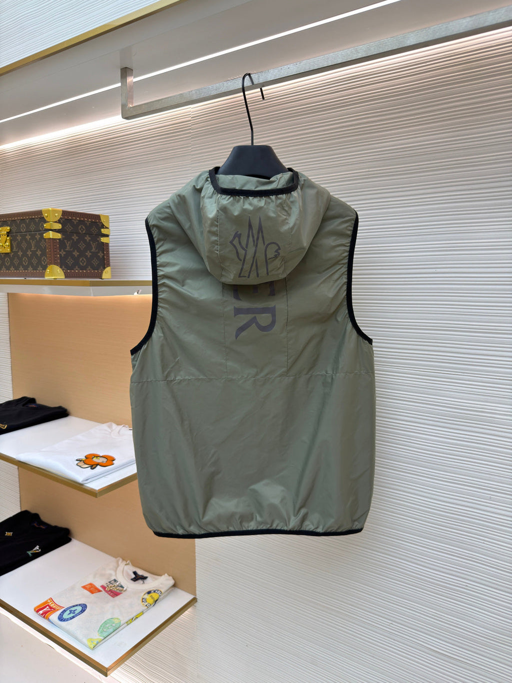 MONCLER 26S HOODED WINDBREAKER VEST 702