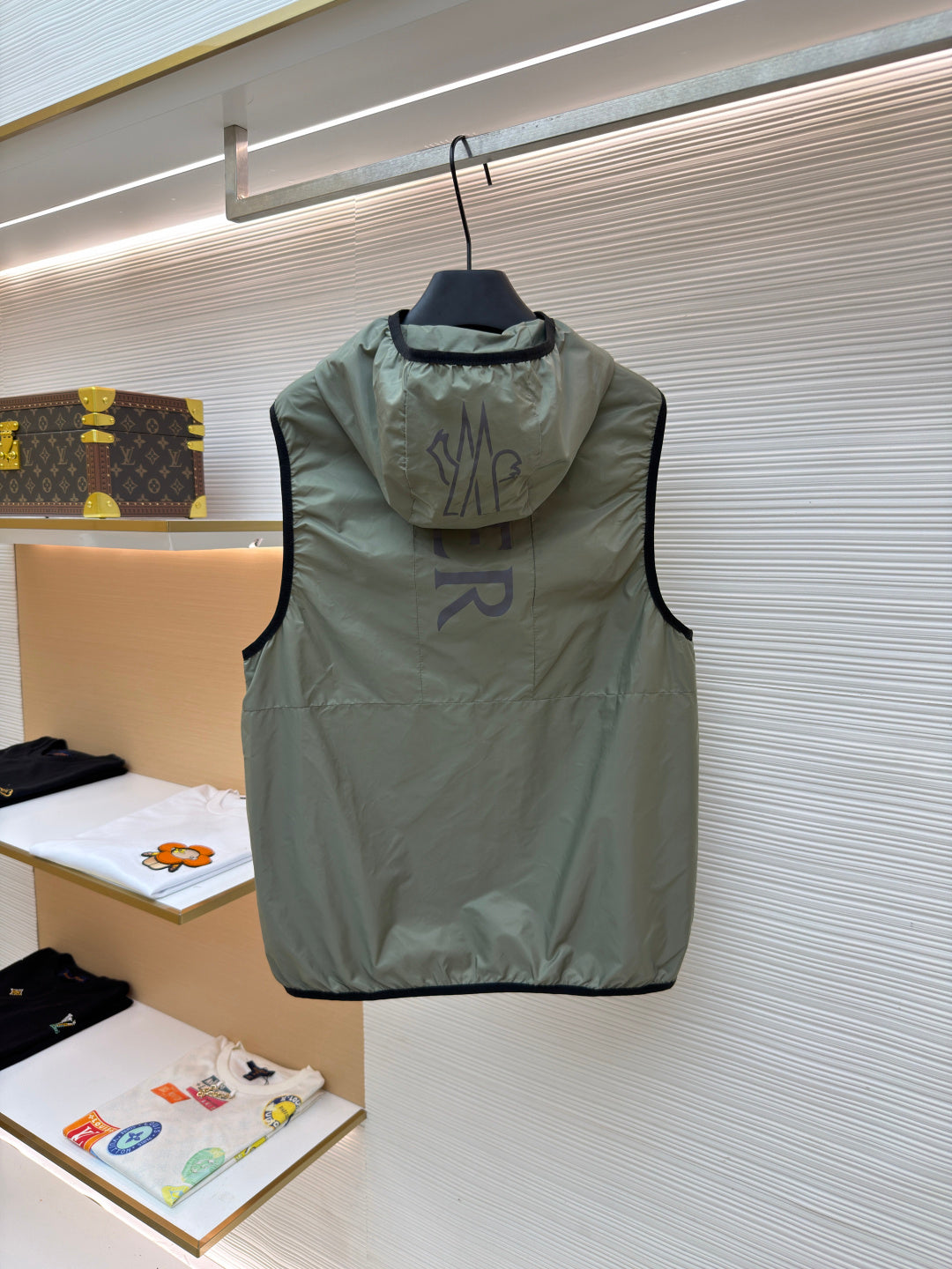 MONCLER 26S HOODED WINDBREAKER VEST 702