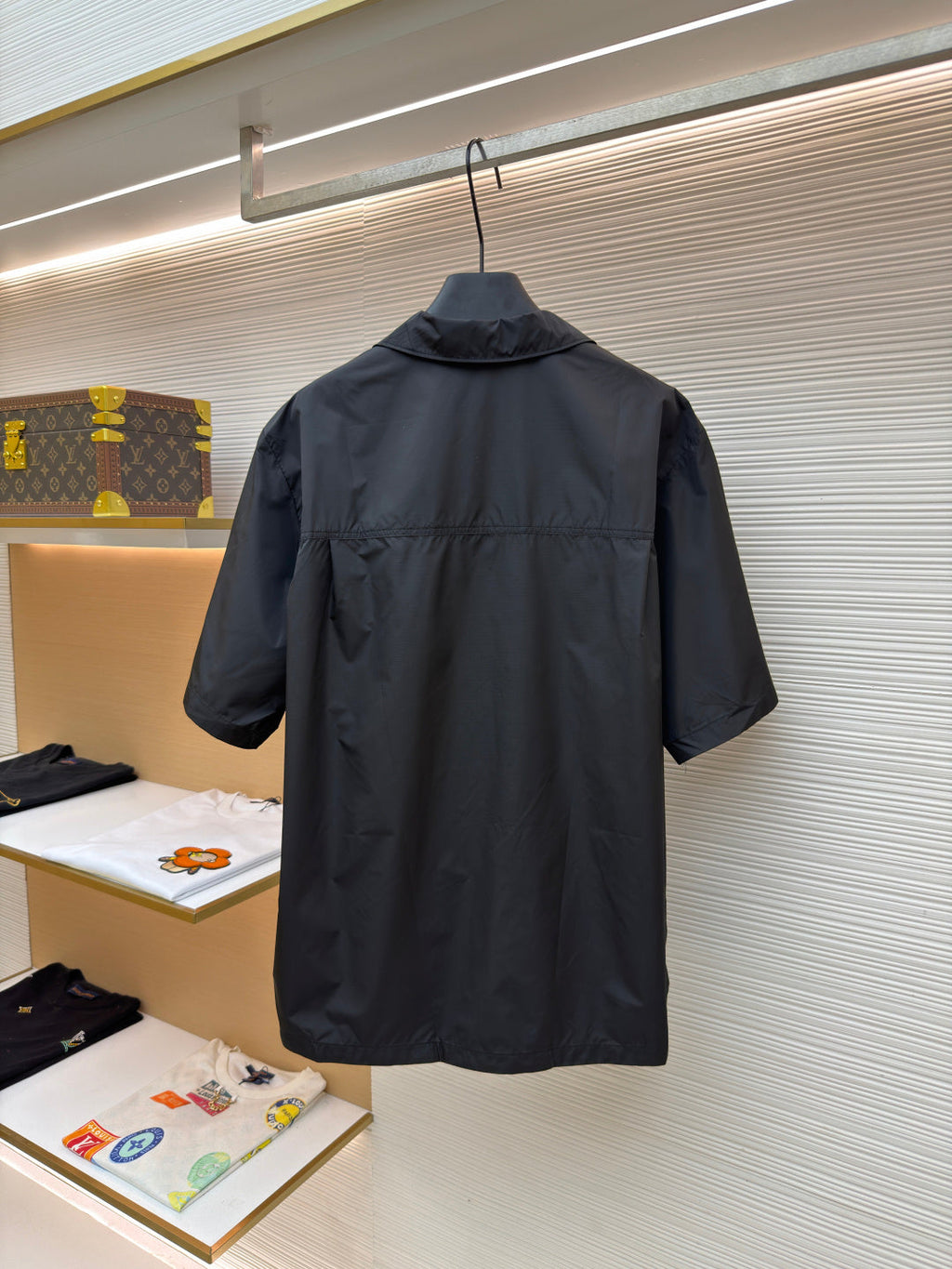 MONCLER 26S SHORT SLEEVE SHIRT 555
