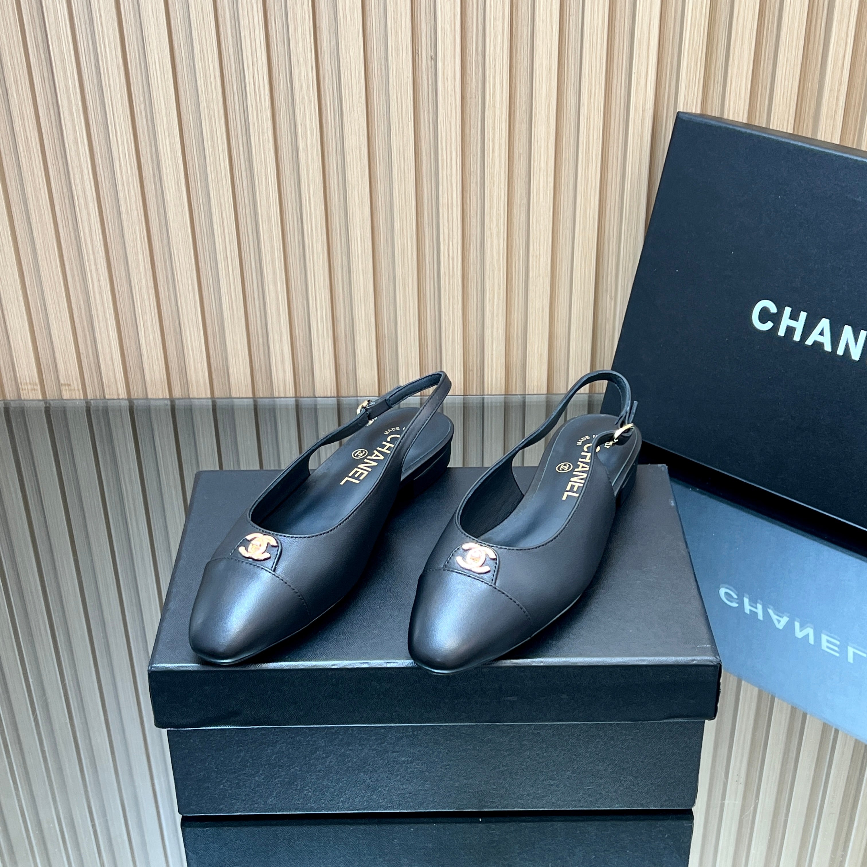CHANEL 25S SLINGBACK FLATS IN BLACK CALFSKIN GOLD HARDWARE