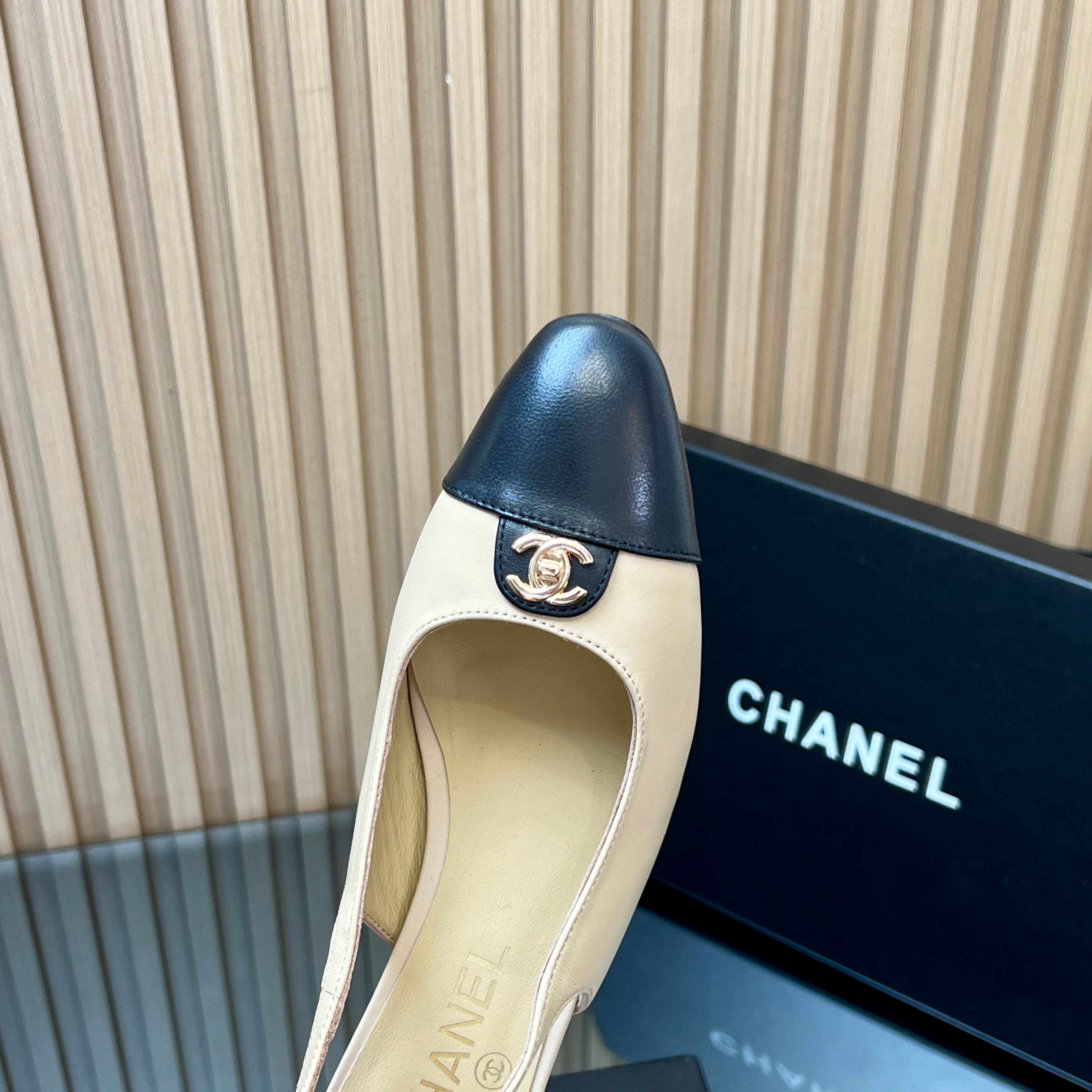 CHANEL 25S SLINGBACK SHOE 45MM IN BEIGE CALFSKIN GOLD HARDWARE